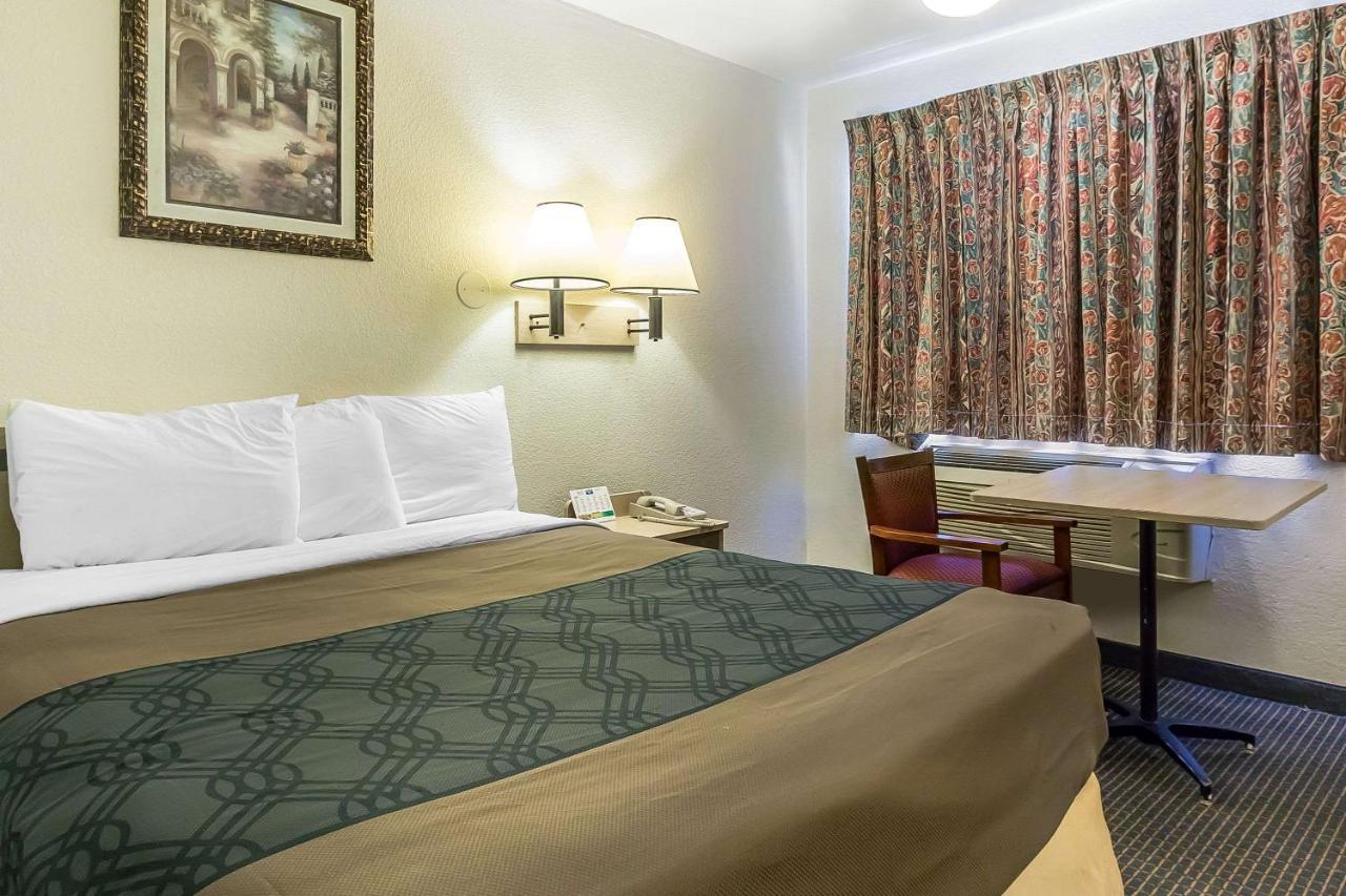 Rodeway Inn Нэшвилл Экстерьер фото