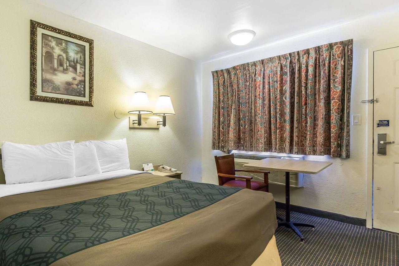 Rodeway Inn Нэшвилл Экстерьер фото