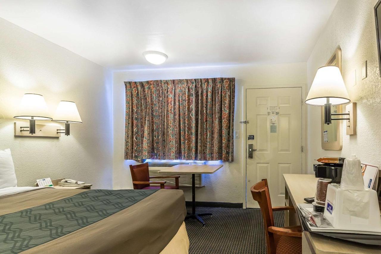 Rodeway Inn Нэшвилл Экстерьер фото