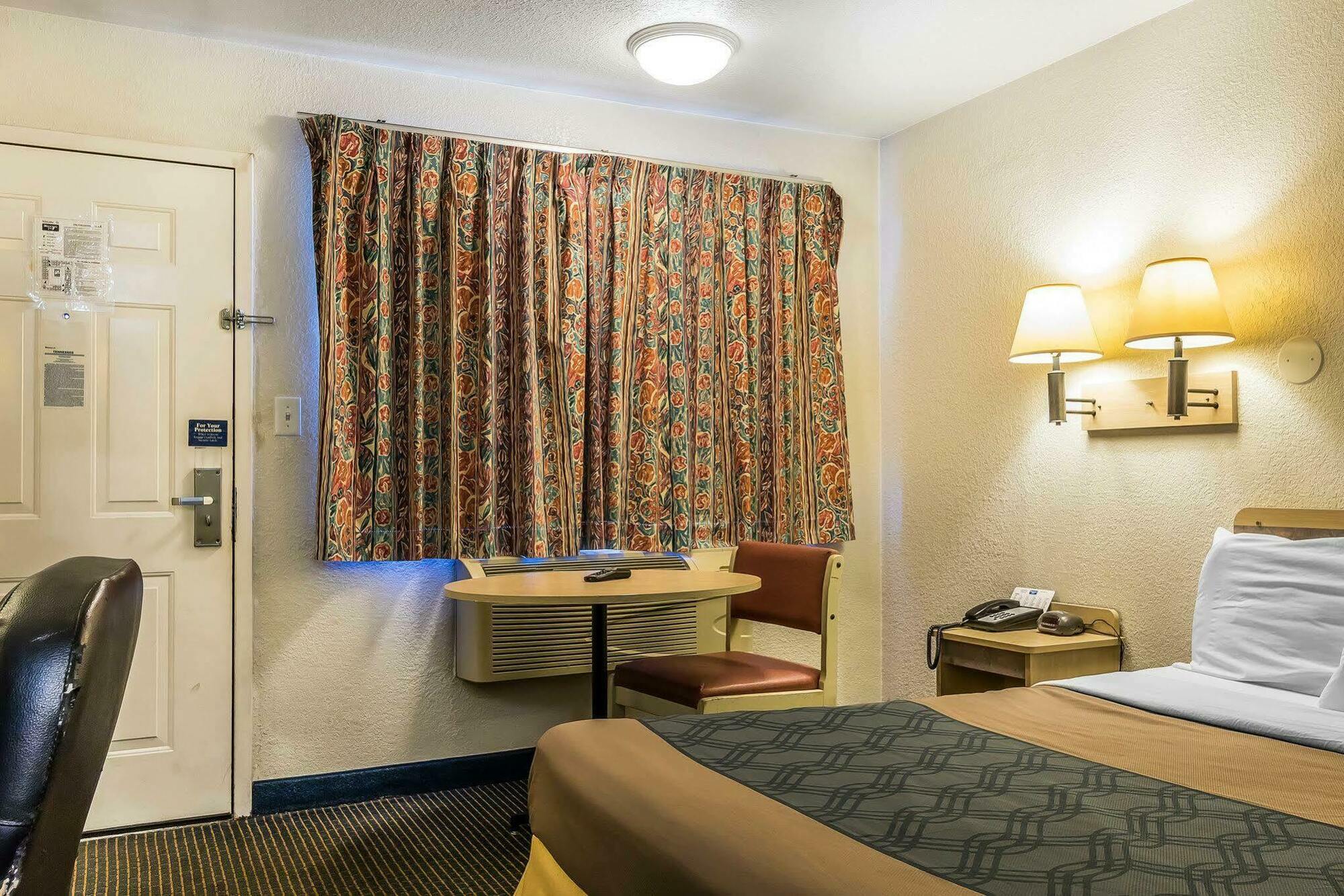 Rodeway Inn Нэшвилл Экстерьер фото