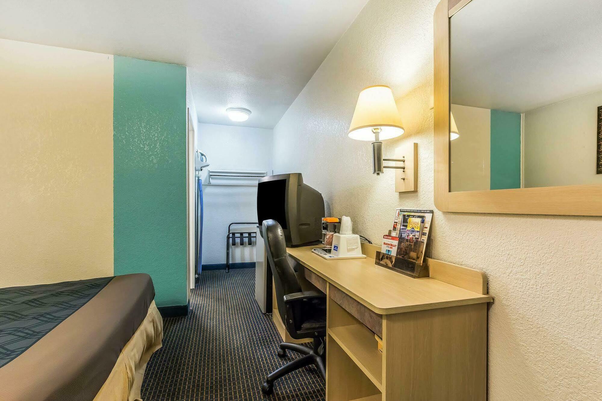 Rodeway Inn Нэшвилл Экстерьер фото